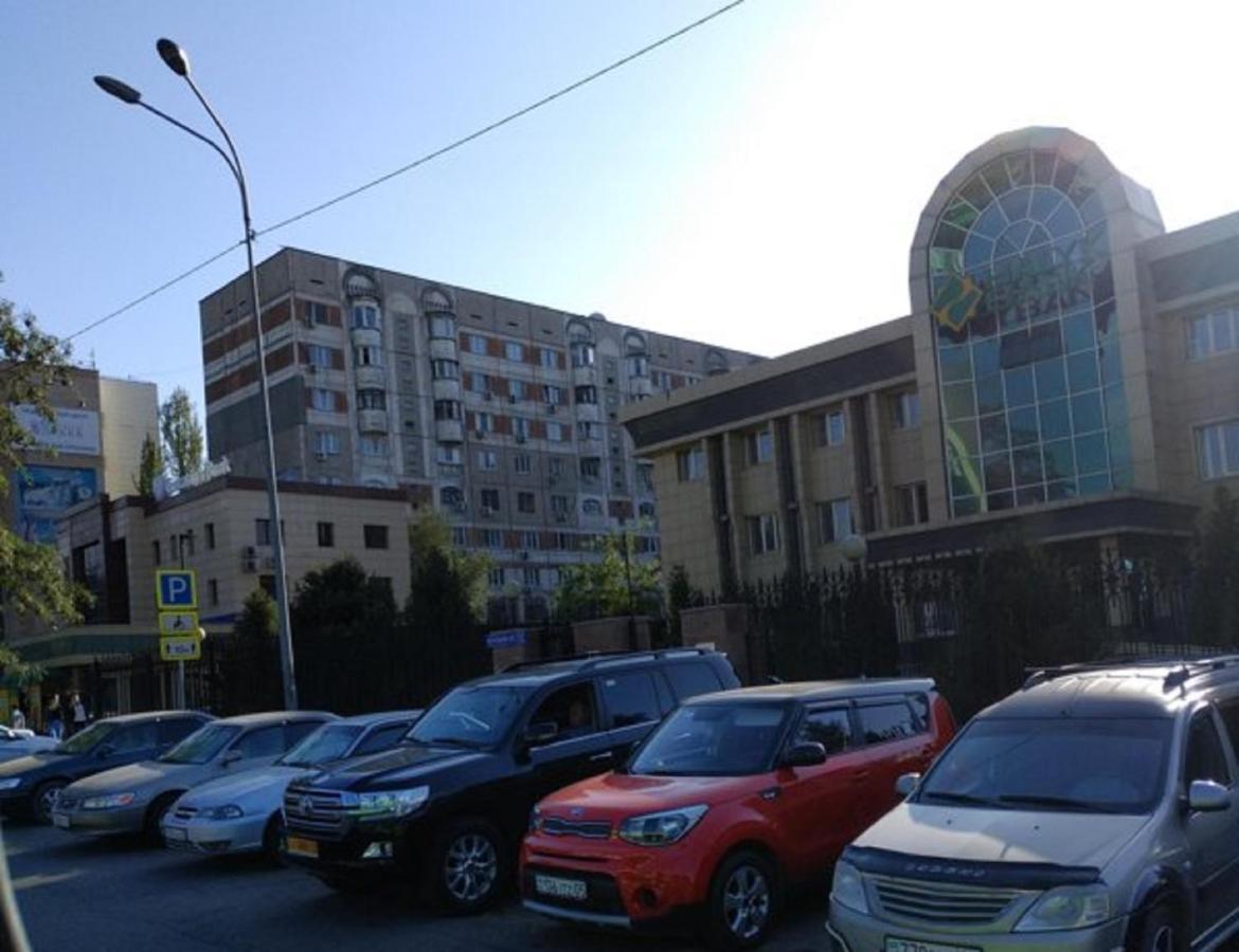 Апартаменты На Улице Розыбакиева, 103 Almaty Exterior foto